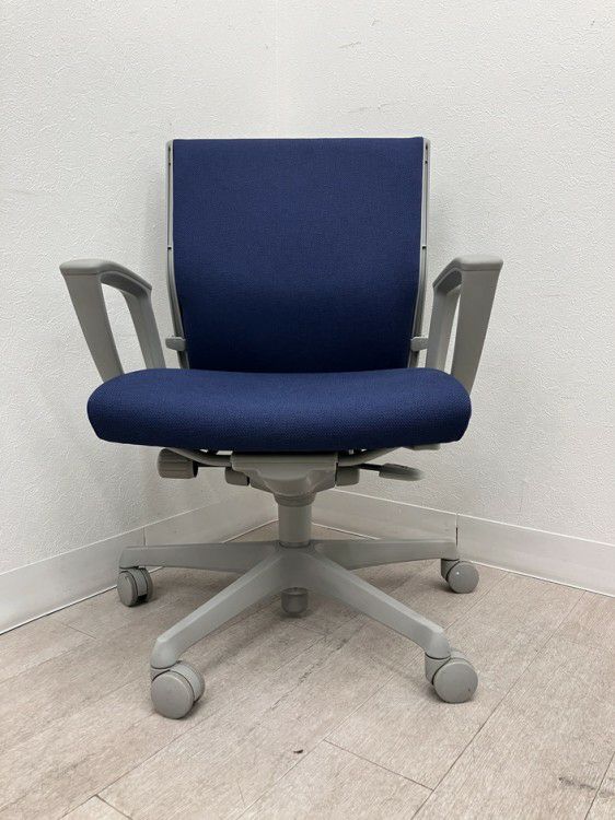 オカムラESCUDO(エスクード)チェア 固定肘付エスクードチェア 商品画像3