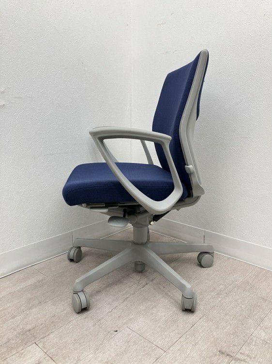 オカムラESCUDO(エスクード)チェア 固定肘付エスクードチェア 商品画像4