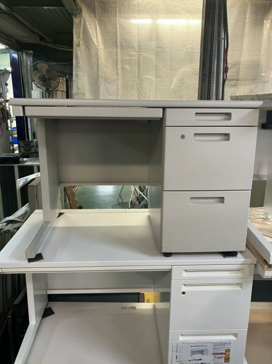 コクヨピクサシリーズ 1000片袖デスク 商品画像1