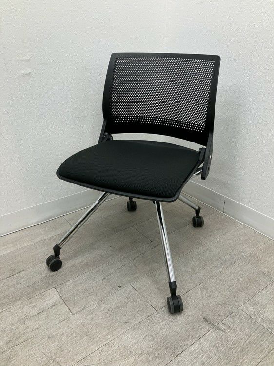 オカムラクリールシリーズ ネスティングチェア 商品画像1