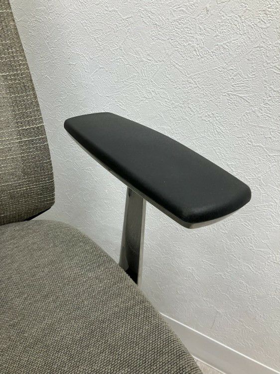 コクヨBezel(ベゼル)チェア 固定肘付ベゼルチェア 商品画像10