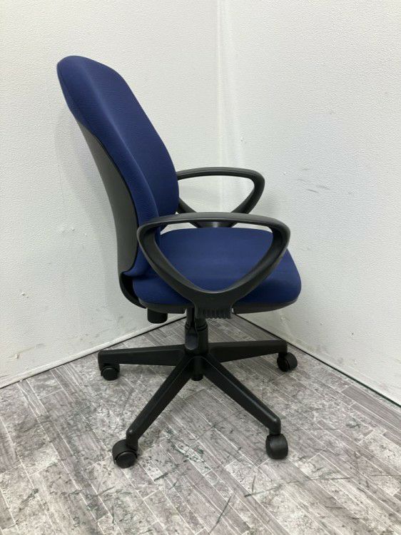 プラスプリセアシリーズ 固定肘付プリセアチェア 商品画像4