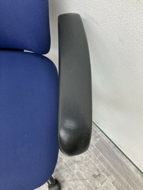 プラスプリセアシリーズ 固定肘付プリセアチェア 商品画像9