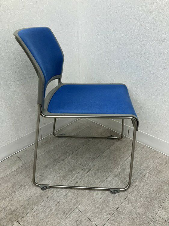 オカムラスタッキングチェア 商品画像3