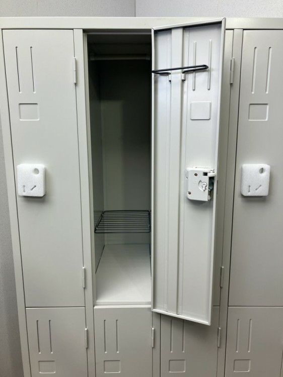 ダイヤル式8人用ロッカー 商品画像3