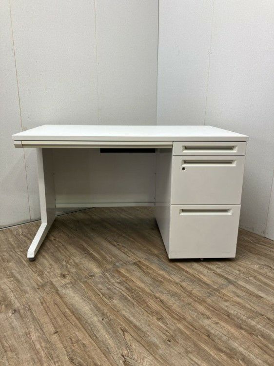 オカムラADVANCE（アドバンス）シリーズ 1200片袖デスク 商品画像1