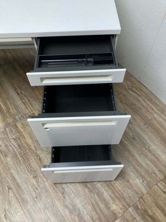 オカムラADVANCE（アドバンス）シリーズ 1200片袖デスク 商品画像4