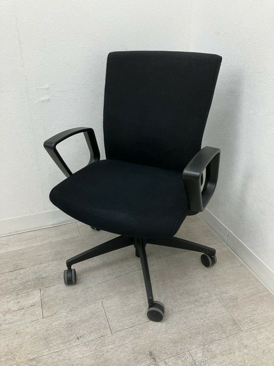 コクヨPUNTO(プント)チェア 固定肘付プントチェア 商品画像1