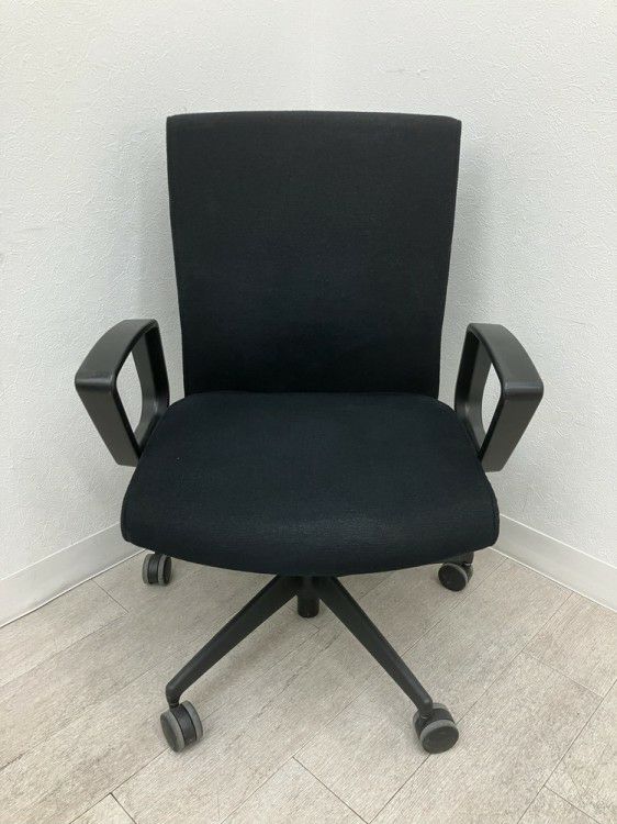 コクヨPUNTO(プント)チェア 固定肘付プントチェア 商品画像2