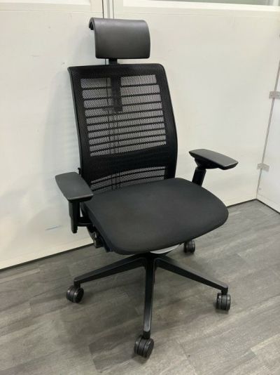 スチールケースシンク（Think）チェア 可動肘付シンクチェア 商品画像1