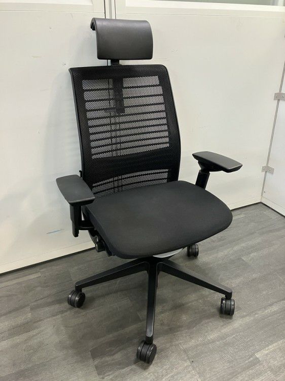 スチールケースシンク（Think）チェア 可動肘付シンクチェア 商品画像1