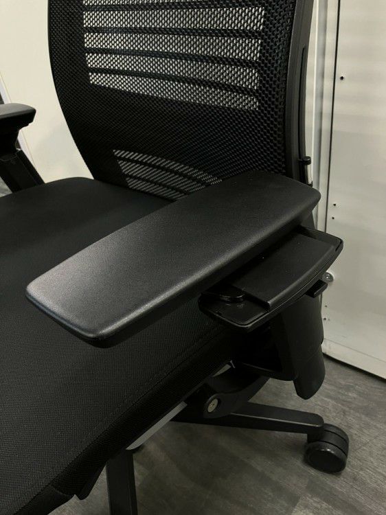 スチールケースシンク（Think）チェア 可動肘付シンクチェア 商品画像7