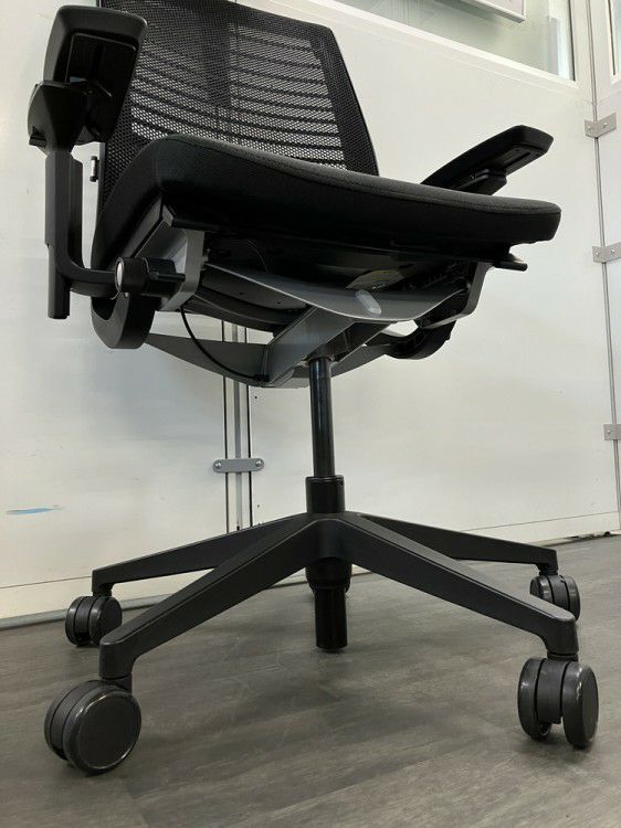 スチールケースシンク（Think）チェア 可動肘付シンクチェア 商品画像10