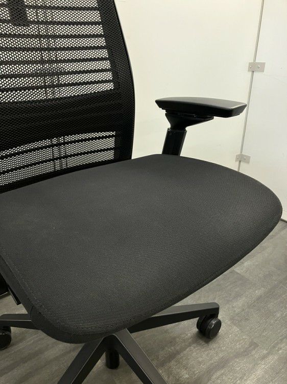 スチールケースシンク（Think）チェア 可動肘付シンクチェア 商品画像15