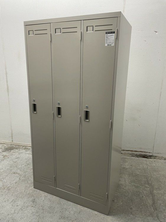 コクヨLKシリーズ　（コクヨ） 3人用ロッカー 商品画像1