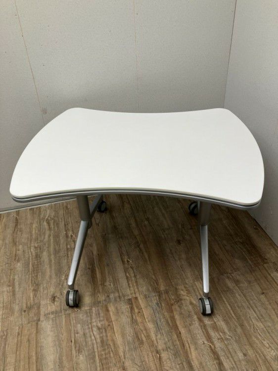 コクヨアットラボシリーズ 1060サイドスタックテーブル 商品画像1