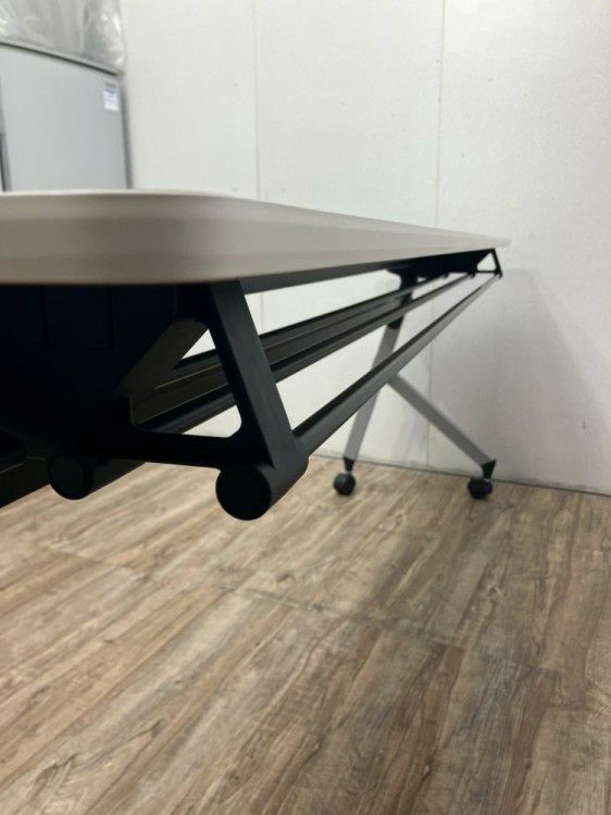 イトーキHXシリーズ 1800サイドスタックテーブル 商品画像5