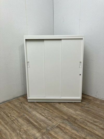 イトーキシンラインシリーズ 天板付き3扉スライド書庫 商品画像1