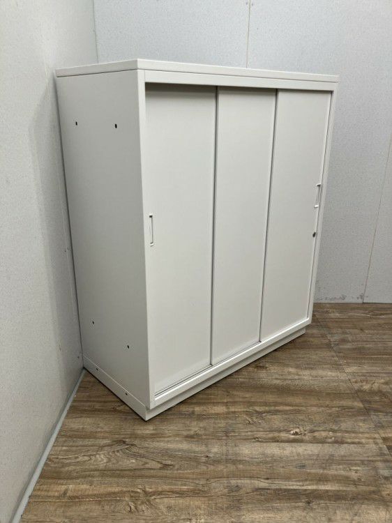 イトーキシンラインシリーズ 天板付き3扉スライド書庫 商品画像4