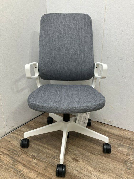 イトーキ肘付きレヴィチェア 商品画像2