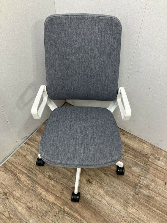 イトーキ肘付きレヴィチェア 商品画像3