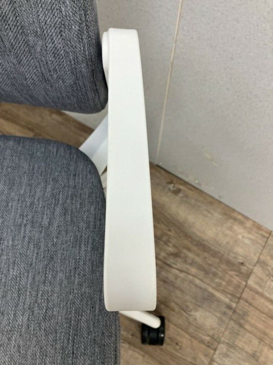 イトーキ肘付きレヴィチェア 商品画像8