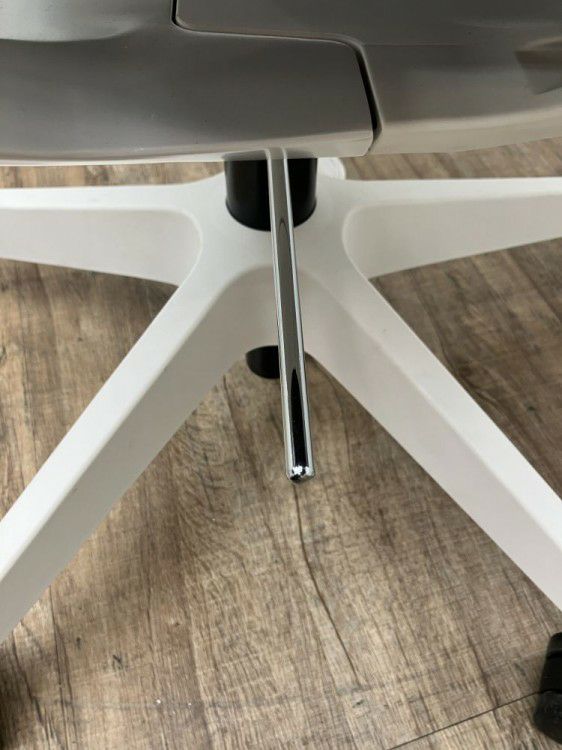 イトーキ肘付きレヴィチェア 商品画像9