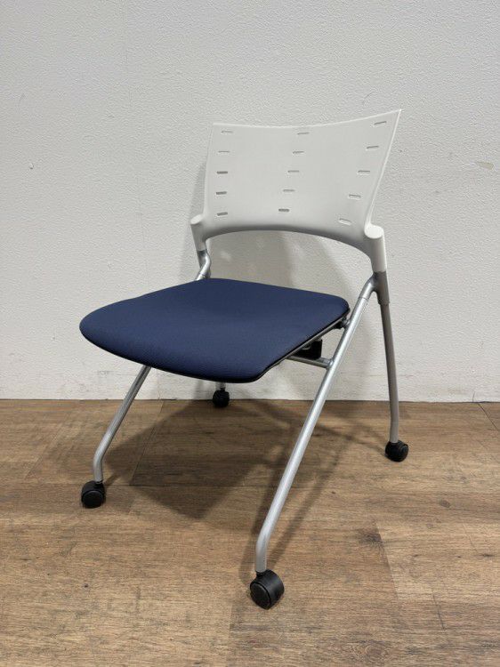 イトーキマノス(MANOSS)シリーズ ネスティングチェア 商品画像1