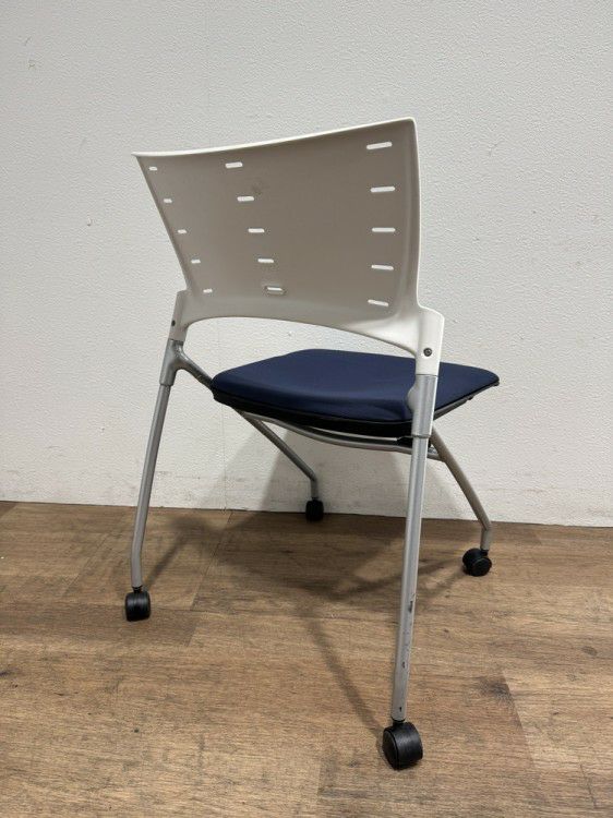 イトーキマノス(MANOSS)シリーズ ネスティングチェア 商品画像2