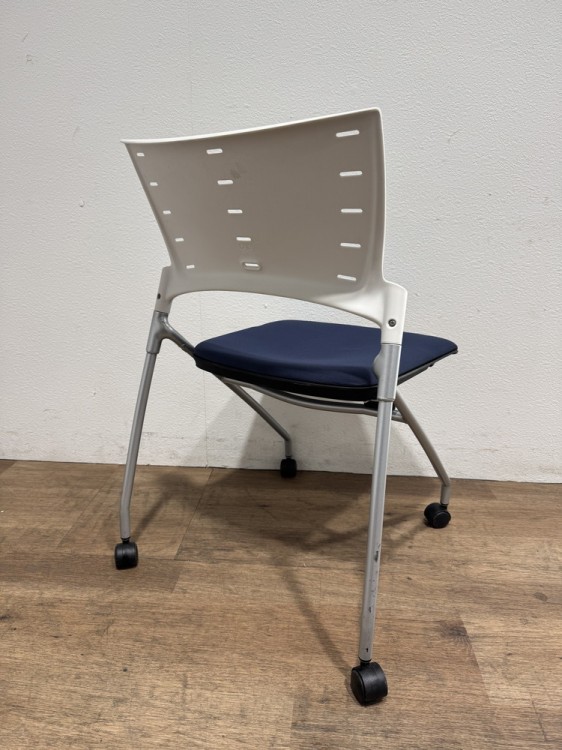 イトーキマノス(MANOSS)シリーズ ネスティングチェア 商品画像2