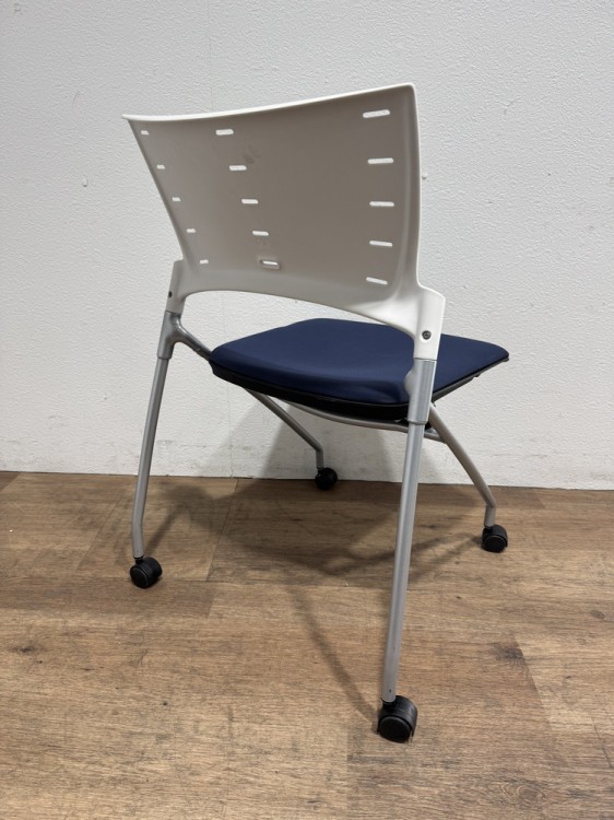 イトーキマノス(MANOSS)シリーズ ネスティングチェア 商品画像3