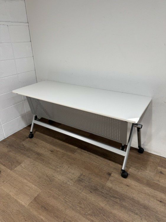 イトーキNX(エヌエックス)シリーズ 平行スタックテーブル 商品画像1