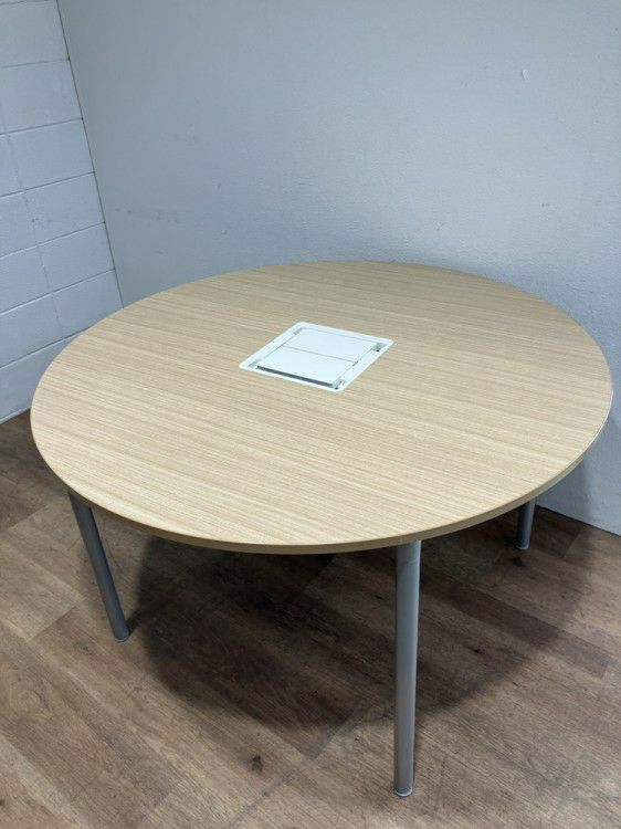 イトーキアクトリンクシリーズ 1200丸テーブル 商品画像1