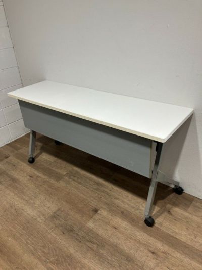 オカムラフラプターシリーズ 平行スタックテーブル 商品画像1