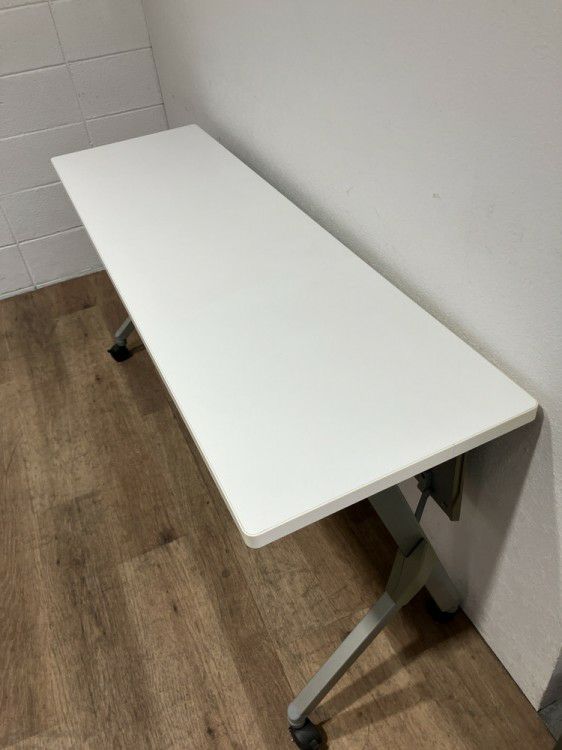 オカムラフラプターシリーズ 平行スタックテーブル 商品画像3