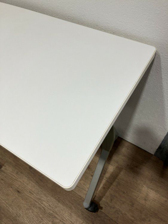 オカムラフラプターシリーズ 平行スタックテーブル 商品画像4