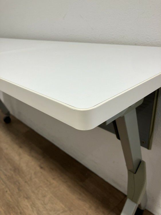 オカムラフラプターシリーズ 平行スタックテーブル 商品画像5