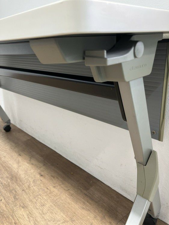 オカムラフラプターシリーズ 平行スタックテーブル 商品画像6