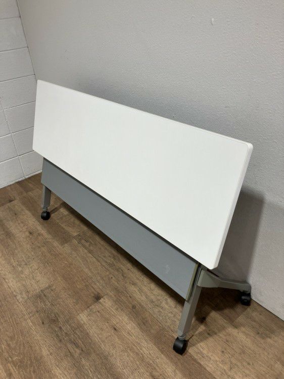 オカムラフラプターシリーズ 平行スタックテーブル 商品画像10