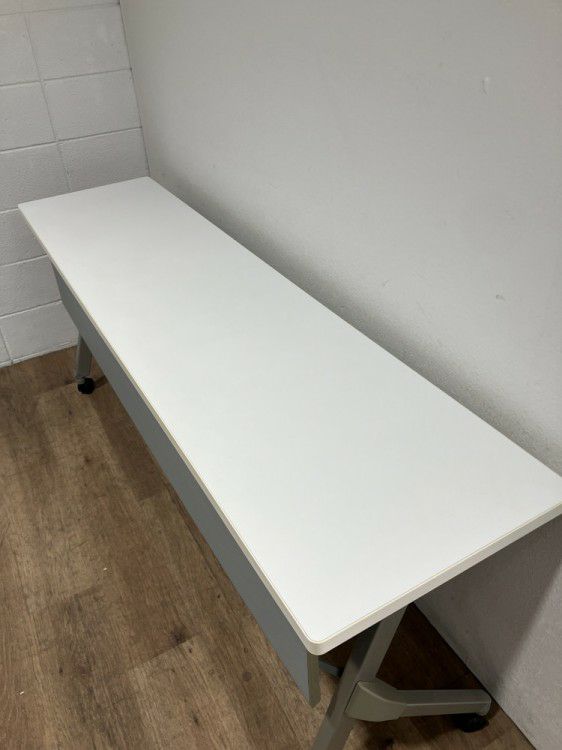 オカムラフラプターシリーズ 平行スタックテーブル 商品画像4