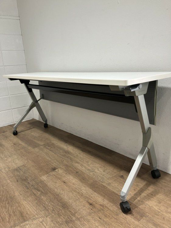 オカムラフラプターシリーズ 平行スタックテーブル 商品画像5