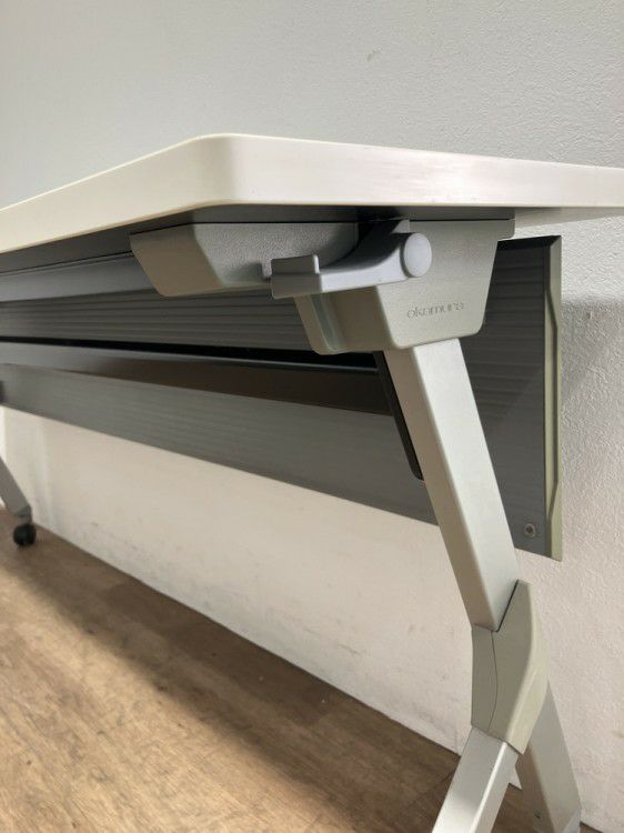 オカムラフラプターシリーズ 平行スタックテーブル 商品画像7