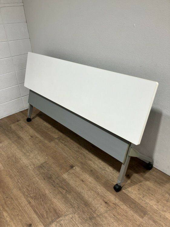 オカムラフラプターシリーズ 平行スタックテーブル 商品画像8