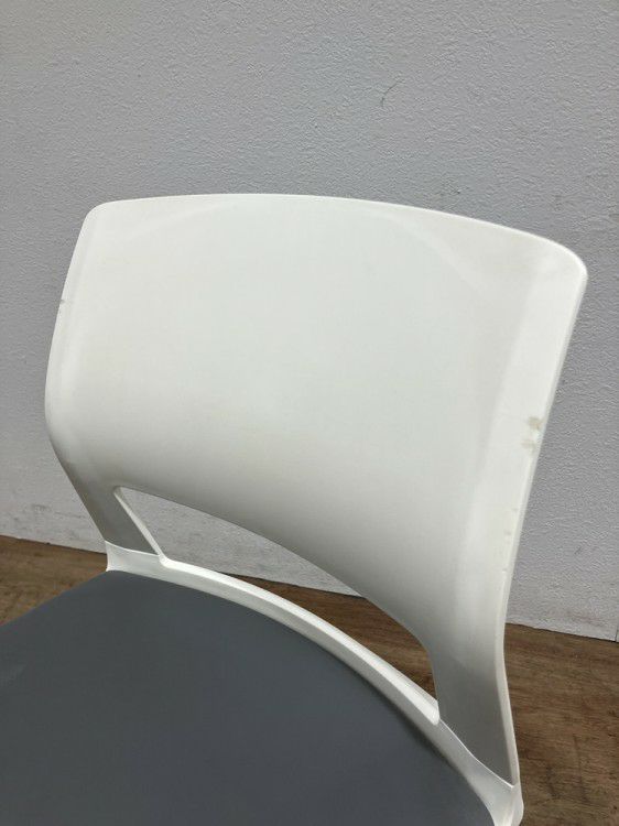 コクヨスタッキングチェア 商品画像4