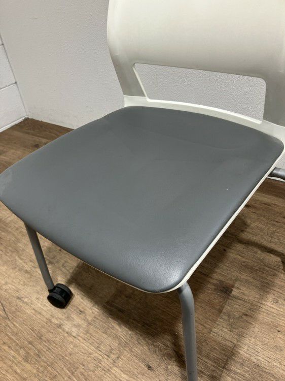 コクヨスタッキングチェア 商品画像6