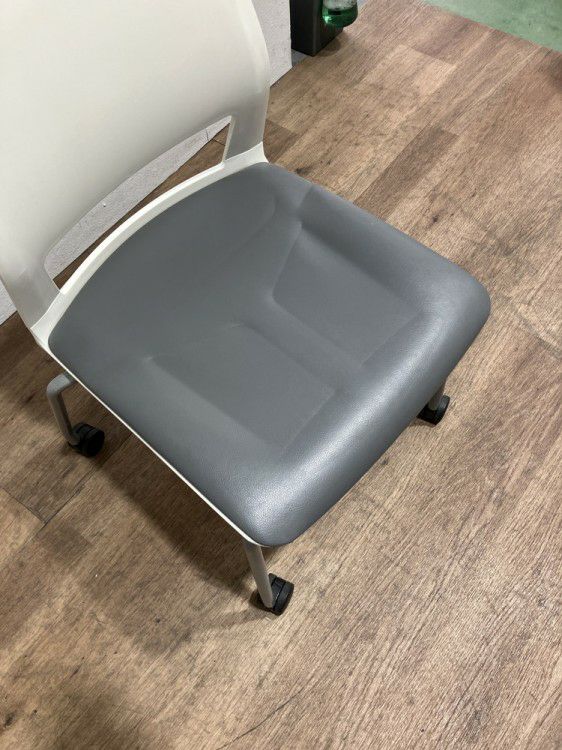 コクヨスタッキングチェア 商品画像8