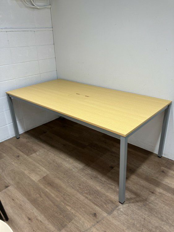 アールエフヤマカワミーティングテーブル 商品画像1