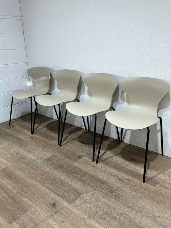 ADALスタッキングチェア4脚セット 商品画像1