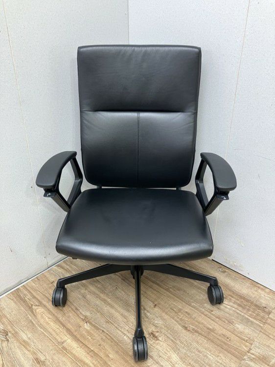 オカムラDuke(デューク)シリーズ 固定肘付デュークチェア 商品画像3