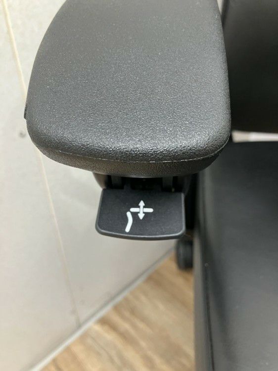 オカムラDuke(デューク)シリーズ 固定肘付デュークチェア 商品画像5